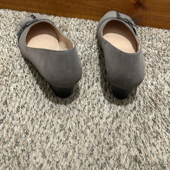 Size 8 Journeys gray dress shoes - Picture 2 of 5